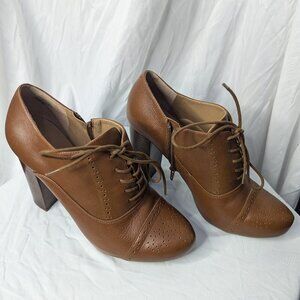 Crown Vintage leather oxford heels